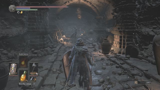 Mag stojący z tyłu może stanowić największy problem - wymiń przeciwników i zabij go w pierwszej kolejności. - Carthuskie Katakumby | Opis przejścia Dark Souls 3 - Dark Souls III - opis przejścia i sekrety