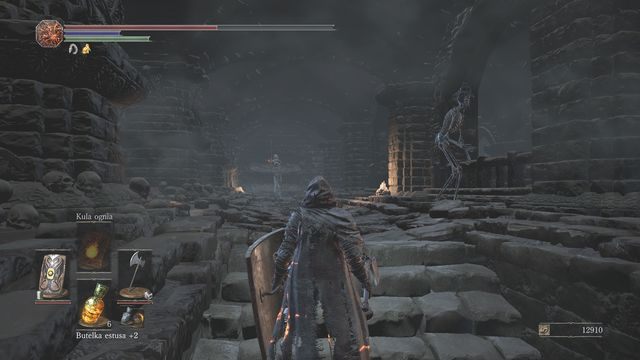 Zaraz po wyjściu na górę uważaj na przeciwnika, który zaatakuje Cię z lewej strony. - Carthuskie Katakumby | Opis przejścia Dark Souls 3 - Dark Souls III - opis przejścia i sekrety