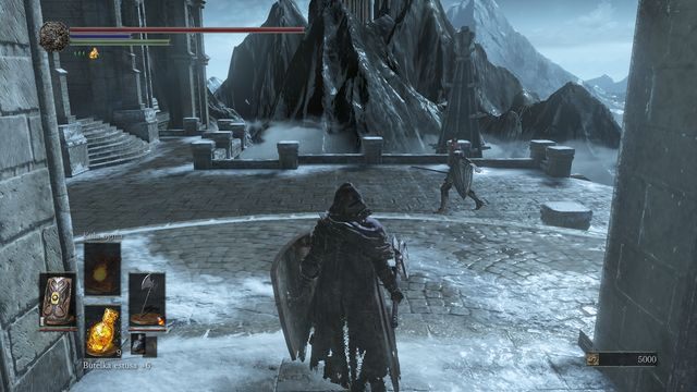 Patrolujący rycerz z czerwonymi oczami zadaje większe obrażanie i wyprowadza dłuższe serie ciosów. - Anor Londo | Opis przejścia Dark Souls 3 - Dark Souls III - opis przejścia i sekrety