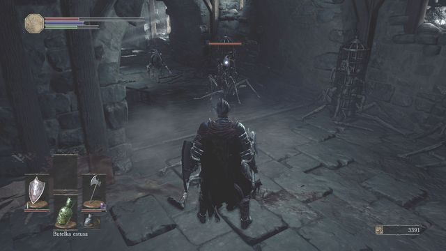 Niektóre klatki to tak naprawdę zamaskowani przeciwnicy. - Osada Nieumarłych - od dużego placu, droga na wprost | Opis przejścia - Dark Souls III - opis przejścia i sekrety