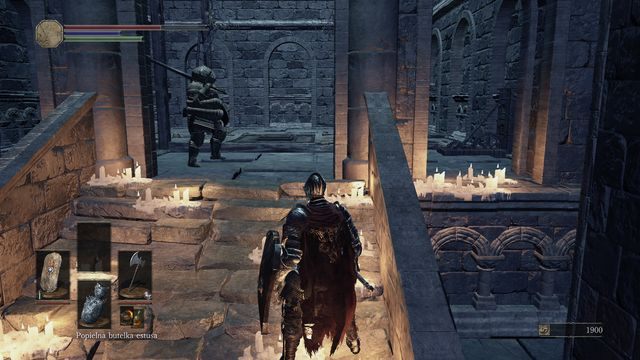 W środku poczekaj na nadciągającą windę oraz bohatera niezależnego. - Osada Nieumarłych - od dużego placu, droga w prawo przez most | Opis przejścia - Dark Souls III - opis przejścia i sekrety