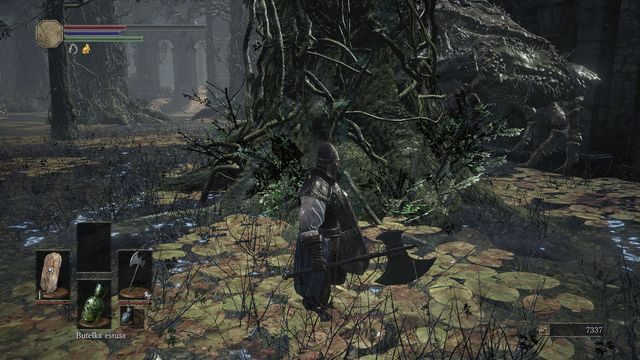 Odciągnij kraba od drzewa i szybko tu wróć po przedmioty leżące pod drzewem. - Ofiarna Droga - bagno | Opis przejścia Dark Souls 3 - Dark Souls III - opis przejścia i sekrety