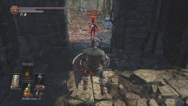 Jeżeli nie pokonałeś przeciwników na bagnach ściągnij najeźdźcę w stronę ruin, aby nie zostać osaczonym z każdej strony. - Ofiarna Droga - bagno | Opis przejścia Dark Souls 3 - Dark Souls III - opis przejścia i sekrety