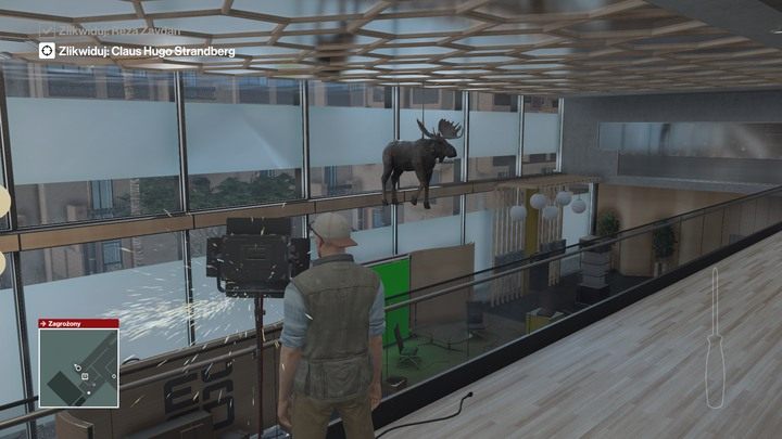 Uszkodzenie lampy pozwola na zabicie Strandberga za pomocą prądu. - Hitman: Zamordowanie Clausa Hugo Strandberga, Marrakesz - Złota klatka | Solucja - Hitman - poradnik do gry