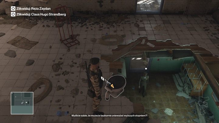 Wystarczy tylko chwila i muszla klozetowa wyląduje na głowie generała. - Hitman: Zamordowanie Rezy Zaydana, Marrakesz - Złota klatka | Solucja - Hitman - poradnik do gry
