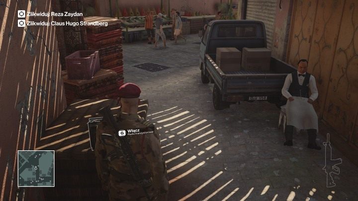Kelnera obudzisz uruchomieniem radia - po tym pójdzie on zanieść talerz Rezie. - Hitman: Zamordowanie Rezy Zaydana, Marrakesz - Złota klatka | Solucja - Hitman - poradnik do gry