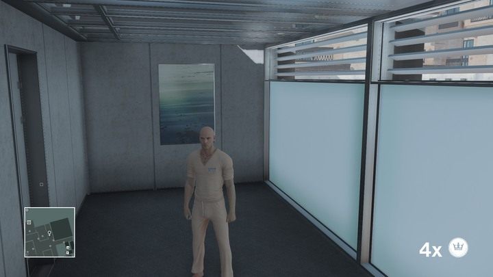 Ubiór masażysty daje ogromne możliwości myszkowania w konsulacie. - Hitman: Przebrania, Marrakesz - Złota klatka | Solucja - Hitman - poradnik do gry