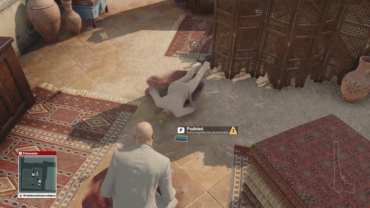 Karta należy do byłej szefowej ochrony konsulatu - zabij ją lub obezwładnij. - Hitman: Ważne przedmioty, Marrakesz - Złota klatka | Solucja - Hitman - poradnik do gry