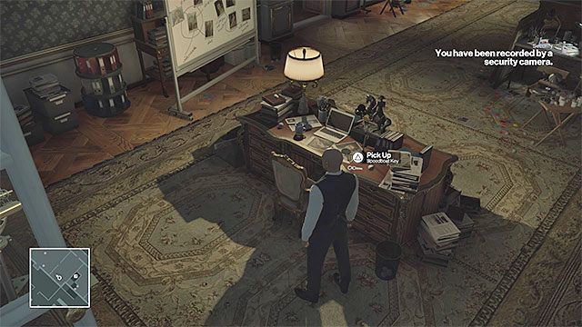 Uwaga - Jeśli wybrałeś się po klucz do motorówki to istnieje ryzyko, że Agent 47 znalazł się w obiektywie kamer bezpieczeństwa - Hitman: Opuszczenie obszaru misji, Paryż - The Showstopper | Solucja - Hitman - poradnik do gry