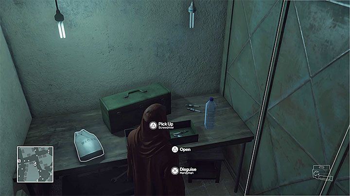 Strój majstra jest w małym pomieszczeniu gospodarczym - Ważne przedmioty | Marrakesz - Dom z piasku | Solucja Hitman - Hitman - poradnik do gry