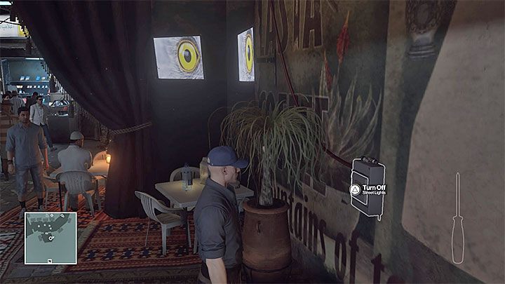 Skorzystanie z przełącznika nakłoni majstra do odejścia od budki - Zamordowanie Matthieu Mendoli | Marrakesz - Dom z piasku | Solucja Hitman - Hitman - poradnik do gry