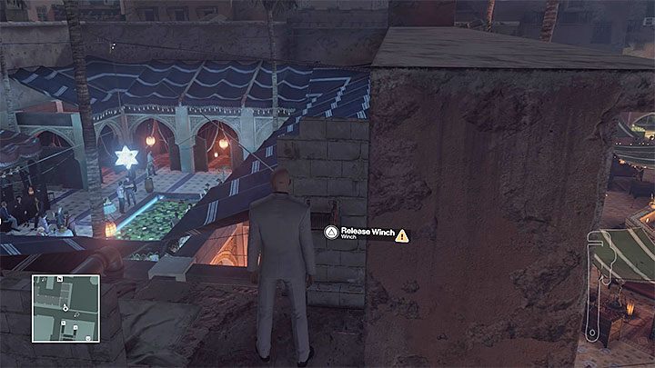 Udaj się teraz do toalety (M10,10) i odszukaj w niej rurę, po której główny bohater może zacząć się wspinać - Zamordowanie Kong Tuo-Kwanga | Marrakesz - Dom z piasku | Solucja Hitman - Hitman - poradnik do gry