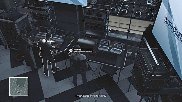 Niezależnie od tego czy pozyskałeś karabin snajperski oraz przebranie ochroniarza czy też nie musisz dotrzeć na poziom 2 pałacu i skierować się do wewnętrznych balkoników znajdujących się w centralnej części tego piętra - Hitman: Zamordowanie Viktora i Dalii, Paryż - The Showstopper | Solucja - Hitman - poradnik do gry