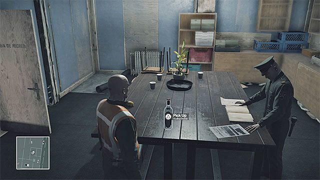 Wódkę odnajdziesz na stole na poziomie 0 - Zamordowanie Knighta | Egzamin końcowy | Solucja Hitman - Hitman - poradnik do gry