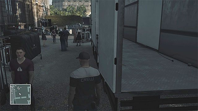 Pracownicy obsługi eventów przebywają m.in. w południowej części mapy - Hitman: Infiltracja pałacu, Paryż - The Showstopper | Solucja - Hitman - poradnik do gry