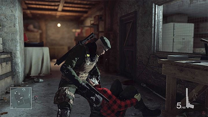 Zabij Ezrę Berga, gdy będzie przyglądał się więźniowi - Zamordowanie Ezry Berga | Kolorado - Bojownicy o wolność | Solucja Hitman - Hitman - poradnik do gry