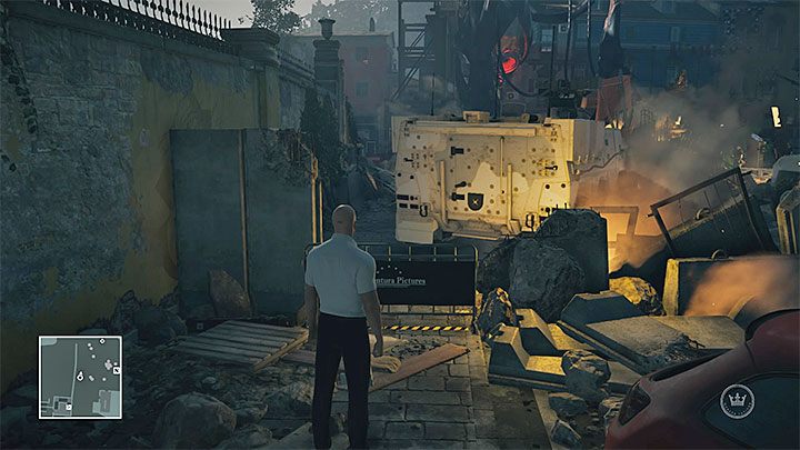 Przekradnięcie się obok planu filmowego jest możliwe, choć ryzykowne - Hitman: Eksploracja planu filmowego, Sapienza - Ikona | Solucja - Hitman - poradnik do gry