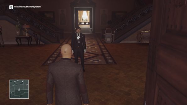 Kamerdyner znajduje się w głownym holu - Hitman: Przebrania, Sapienza - Świat Jutra | Solucja - Hitman - poradnik do gry