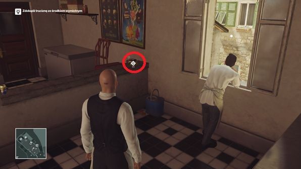 Zabierz trutkę na szczury, gdy pracownik kawiarni spogląda przez okno - Hitman: Zamordowanie Silvio Caruso, Sapienza - Świat Jutra | Solucja - Hitman - poradnik do gry