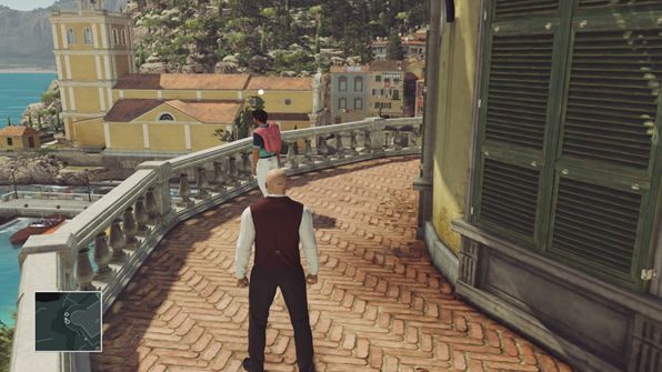 Caruso wyjdzie na balkon, by złapać oddech, możesz go wtedy łatwo wyeliminować - Hitman: Zamordowanie Silvio Caruso, Sapienza - Świat Jutra | Solucja - Hitman - poradnik do gry