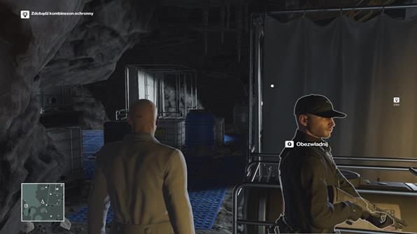 Przejdź koło strażników (M4,53) i wejdź do przechowywali skafandrów ochronnych (M4,54) - Hitman: Zniszczenie wirusa, Sapienza - Świat Jutra | Solucja - Hitman - poradnik do gry