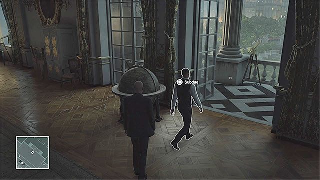 Możesz zaatakować jednego z osamotnionych pracowników aukcji - Hitman: Przebrania i ważne przedmioty, Paryż - The Showstopper | Solucja - Hitman - poradnik do gry