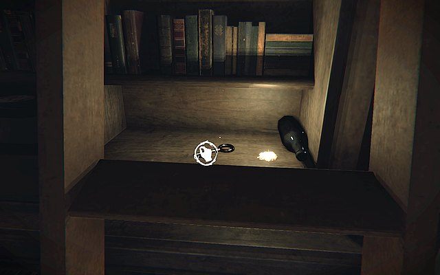 Następnie wyjdź na drabinę i zabierz kluczyk z podświetlonej półki - Krok 3 - Podkład | Opis przejścia Layers of Fear - Layers of Fear - poradnik do gry