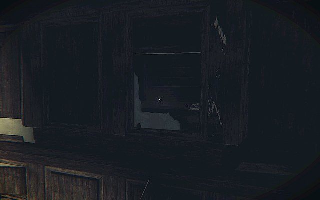 Tuż po przejściu przez drzwi, po prawej stronie w wyrwie w ścianie znajdziesz rysunek gryzonia - Krok 5 - Dotyk | Opis przejścia Layers of Fear - Layers of Fear - poradnik do gry