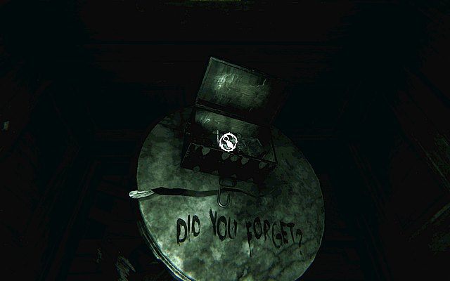 Wejdź w odblokowany korytarzyk i otwórz skrzynkę za pomocą kodu 906 - w środku znajdziesz pamiątkę rodzinną - Krok 6 - Świadek | Opis przejścia Layers of Fear - Layers of Fear - poradnik do gry