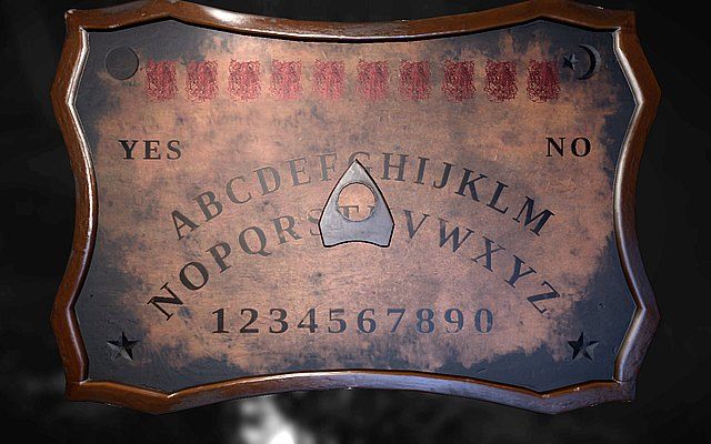 Wejdź do pomieszczenia z tablicą - Krok 6 - Świadek | Opis przejścia Layers of Fear - Layers of Fear - poradnik do gry