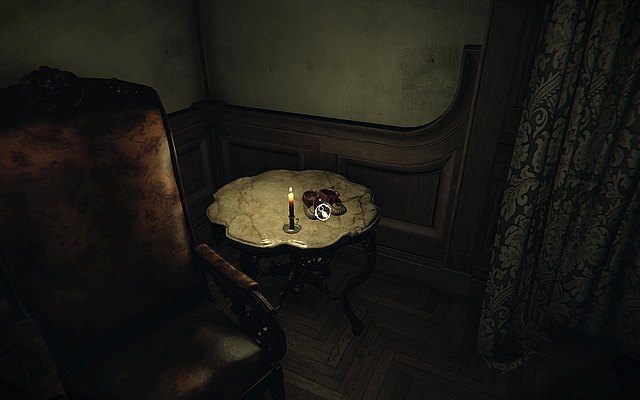 Krok czwarty - związane z bucikami leżącymi w kącie w pokoju na stoliku - Echa z przeszłości | Sekrety Layers of Fear - Layers of Fear - poradnik do gry