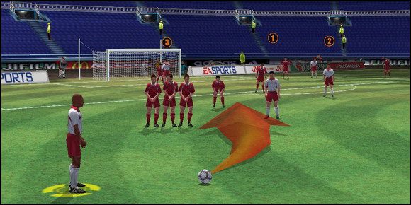 Stałe fragmenty gry rozwiązano bliźniaczo podobnie jak w poprzednich edycjach tej gry. Wciąż diabelnie trudno jest strzelić gola z rzutu wolnego, choć nie jest to niemożliwe. - Stałe fragmenty gry | Podstawy i opis mechanizmów rozgrywki FIFA 2001 - FIFA 2001 - poradnik do gry