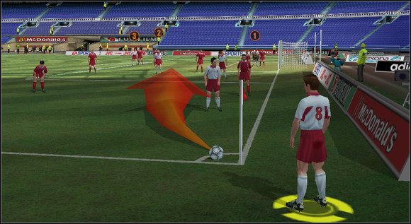 Przy rzutach rożnych wystarczy dograć piłkę na głowę napastnika (polecam tego pod numerem 3 czyli klawisz strzału D) i o ile ten wygra pojedynek główkowy (a często mu się to udaje) to zdobywamy gola - Stałe fragmenty gry | Podstawy i opis mechanizmów rozgrywki FIFA 2001 - FIFA 2001 - poradnik do gry