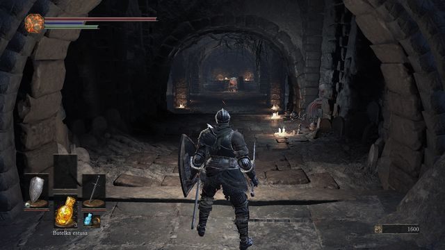 Korytarz, w którym znajdziesz Opiekunkę kapliczki oraz Kowala Andre. - 3. Kapliczka Zjednoczenia w Dark Souls 3 - Dark Souls III - opis przejścia i sekrety