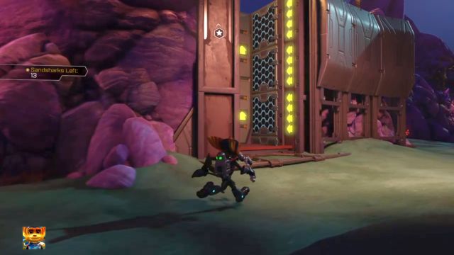 Ostatnia grupa rekinów znajduje się na wzniesieniu. - Ratchet & Clank: Planeta Aridia - solucja, opis przejścia, wszystkie zadania - Ratchet & Clank - poradnik do gry