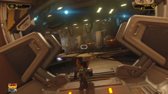 Wąskie korytarze pełne są wrogów. - Ratchet & Clank: Planeta Nebula G34 - solucja, opis przejścia, wszystkie zadania - Ratchet & Clank - poradnik do gry