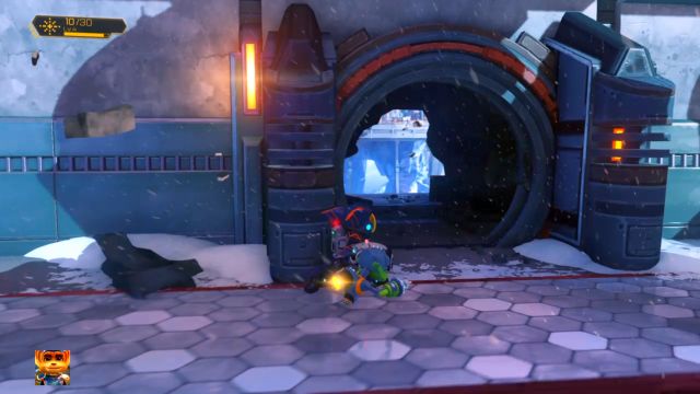 Wyrwa w murze prowadząca do Złotej Śrubki. - Ratchet & Clank: Planeta Batalia - solucja, opis przejścia, wszystkie zadania - Ratchet & Clank - poradnik do gry