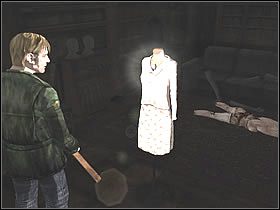 Wyjdź z pokoju i udaj się korytarzem w prawo, zaraz za zakrętem jest pokuj [210] , wejdź do niego - Wood Side Apartment - Część 1 | Silent Hill 2 - Silent Hill 2 - poradnik do gry
