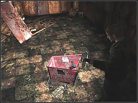 Kiedy wyjdziesz już z południowej klatki schodowej, idź w prawo do najbliższego korytarza prostopadłego, który poprowadzi cię do pokoju [208] - Wood Side Apartment - Część 2 | Silent Hill 2 - Silent Hill 2 - poradnik do gry