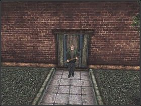 Na zewnątrz idź chodnikiem aż dojdziesz do brukowanego placu - Wood Side Apartment - Część 3 | Silent Hill 2 - Silent Hill 2 - poradnik do gry
