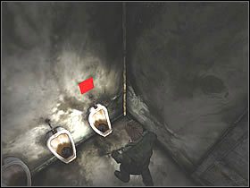 Na korytarzu zaraz przy kratach po prawej stronie są ulokowane drzwi prowadzące do pokoju gdzie znajdziesz Ampułkę , Apteczkę oraz Napój Leczniczy - Toluca Prison - Część 2 | Silent Hill 2 - Silent Hill 2 - poradnik do gry