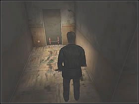 Na dole możesz natrafić na mutanta z trójkątną głową - Katakumby - Część 1 | Silent Hill 2 - Silent Hill 2 - poradnik do gry