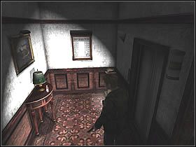 Na rozwidleniu skręć w lewo i wejdź do [Cloack Room] - Lake View Hotel - Część 2 | Silent Hill 2 - Silent Hill 2 - poradnik do gry