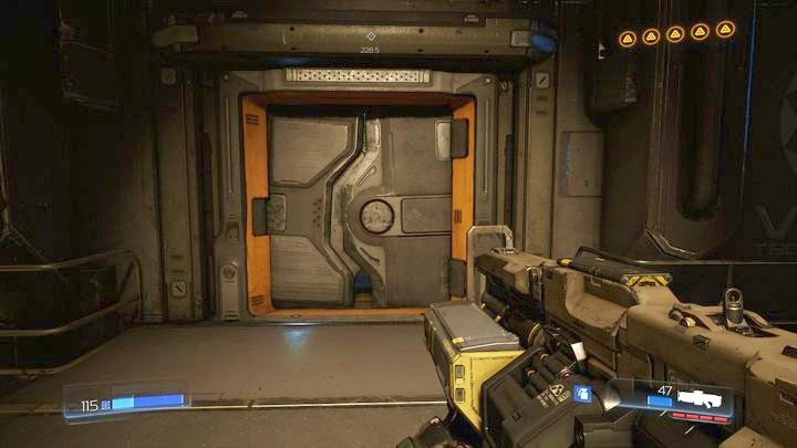 Gdy walka dobiegnie końca, zbadaj pomieszczenie naprzeciwko drzwi prowadzących do Superstrzelby (są schowane w rogu) - Obiekt Argentu | Opis przejścia | Doom - Doom - poradnik do gry