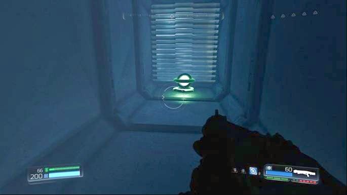 Na jego końcu jest amunicja do BFG, a w połowie znajduje się przejście do wnętrza budynku oraz kolekcjonerska figurka (Pan Quake) - Centrum przetwarzania VEGI | Opis przejścia | Doom - Doom - poradnik do gry