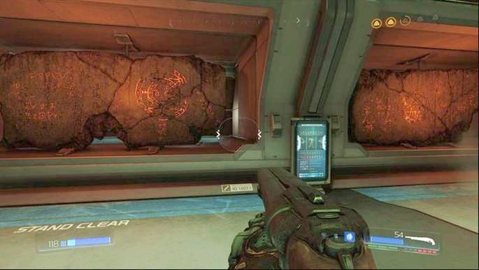 W pewnym momencie dojdziesz do galerii z artefaktami - Laboratoria Lazarus | Sekrety | Doom - Doom - poradnik do gry