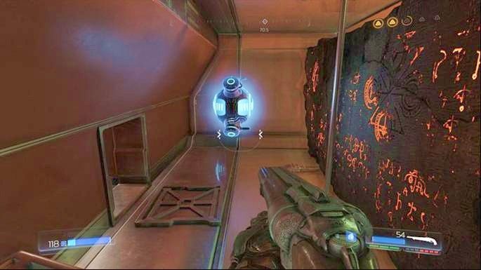 Za drugim artefaktem z lewej jest Megazdrowie oraz tunel prowadzący do kolekcjonerskiej figurki (Pan Elita) - Laboratoria Lazarus | Sekrety | Doom - Doom - poradnik do gry