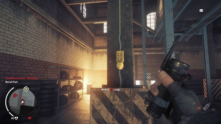 Jak tylko wejdziesz do środka przejdź do widocznego na obrazku przełącznika i aktywuj go by uzyskać dostęp do kolejnej strefy - Czerwona strefa Holloway | Punkty kluczowe - Homefront: The Revolution - poradnik do gry
