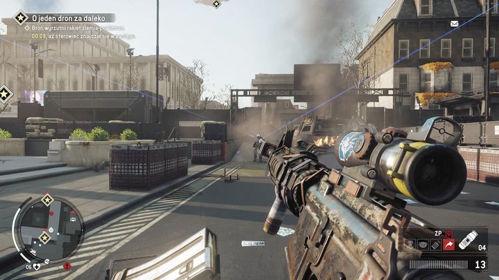 Szarżować będą na ciebie patrole posiadające opancerzone pojazdy oraz rosomaki, dlatego zniszcz je jak najszybciej za pomocą rurobomb czy wyrzutni rakiet - Następstwa / O jeden dron za daleko | Opis przejścia - Homefront: The Revolution - poradnik do gry