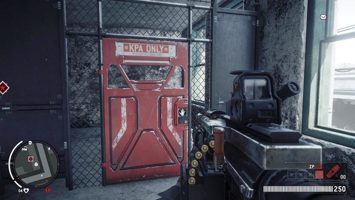 Na piętrze hotelu znajdziesz zablokowane drzwi i nadajnik wiszący na ścianie za nimi - Czerwona strefa Elmtree | Punkty kluczowe - Homefront: The Revolution - poradnik do gry